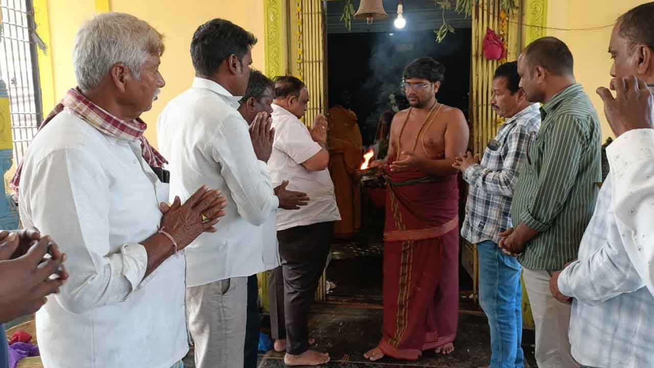 Matsyagirindra Swamy | మత్స్యగీరింద్ర స్వామి ఆలయంలో వొడితల సతీష్ కుమార్ పూజలు