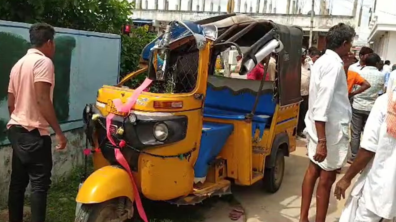 Shadnagar | స్కూల్‌ ఆటో బోల్తా.. 15 మంది విద్యార్థులకు గాయాలు