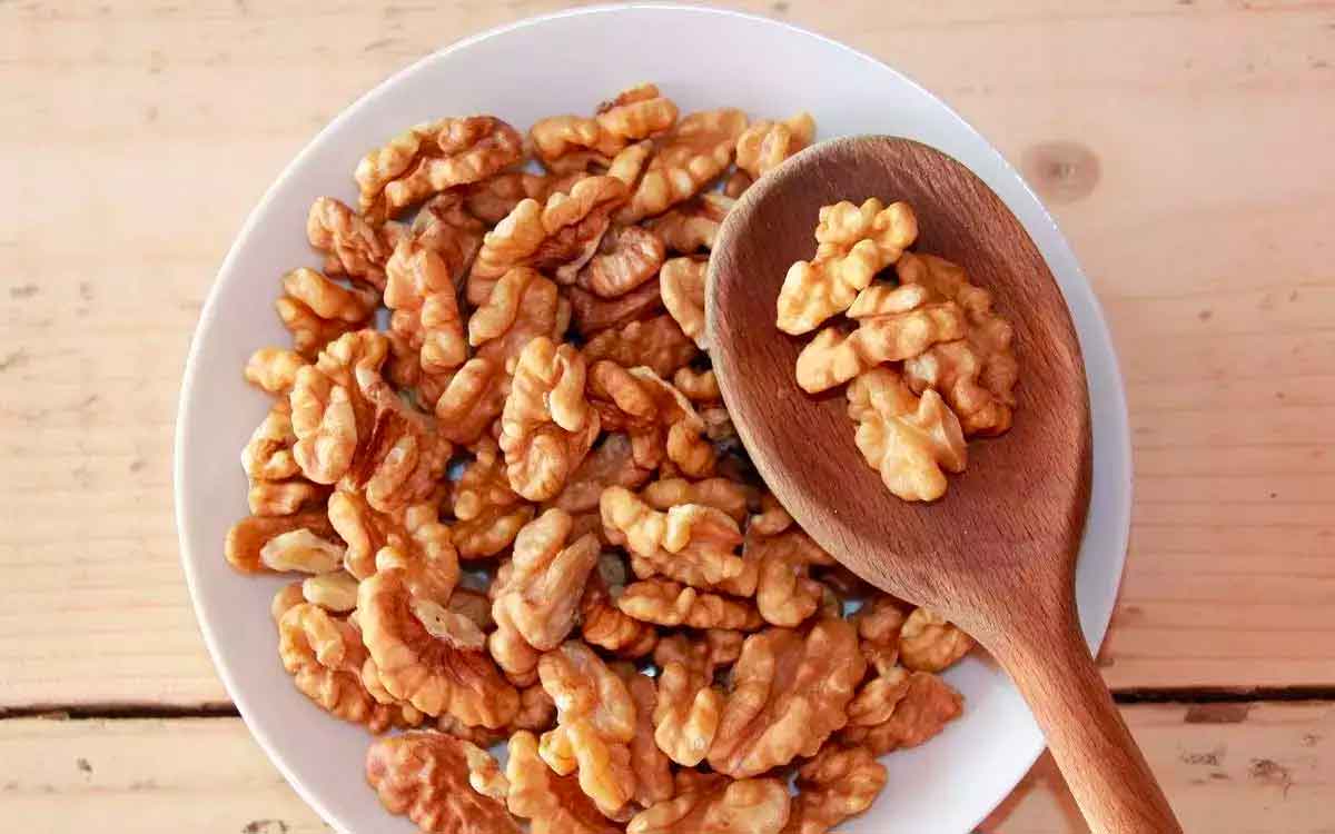 Soaked Walnuts | రోజూ గుప్పెడు వాల్ న‌ట్స్‌ను నీటిలో నాన‌బెట్టి తినండి.. లాభాలు తెలిస్తే ఇప్పుడే మొద‌లు పెడ‌తారు..!