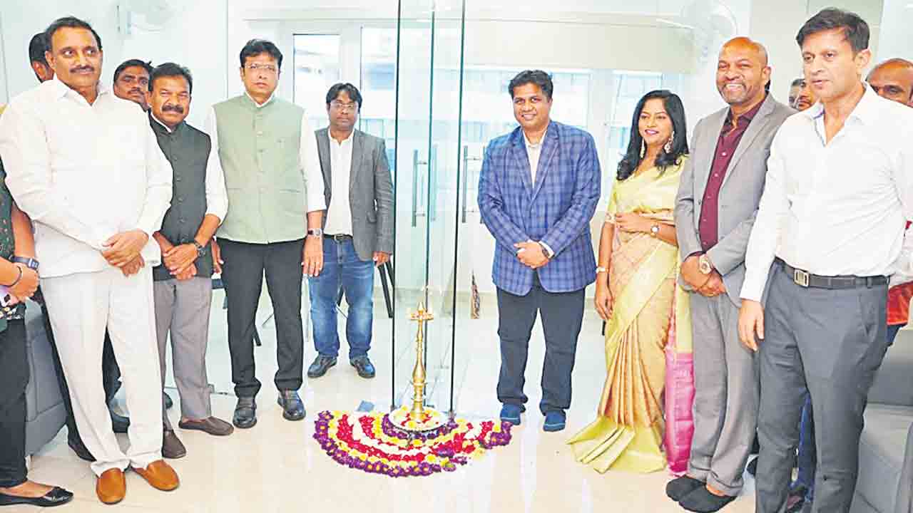 కెరీర్‌ కన్సల్టేజ్‌ వెబ్‌సైట్‌ ఆవిష్కరణ