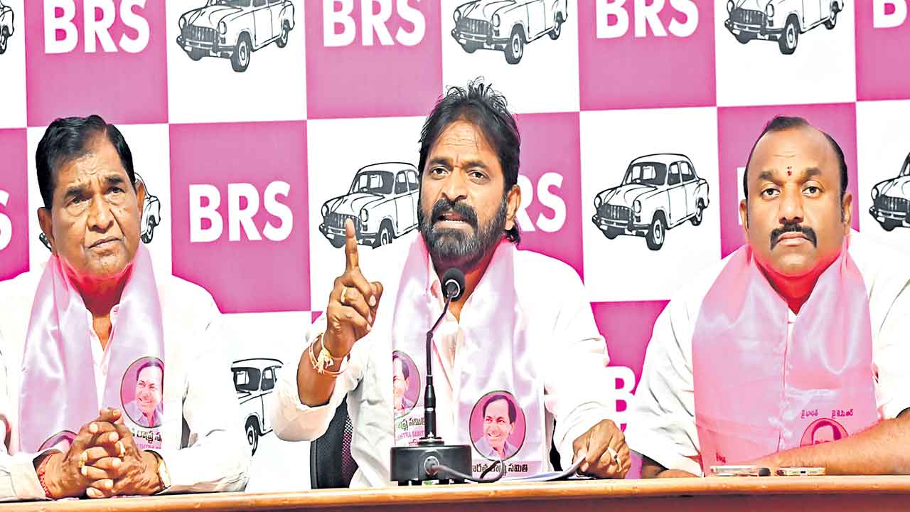 ఏపీ నీళ్లు దోచుకెళ్తుంటే ఏం చేస్తున్నారు?