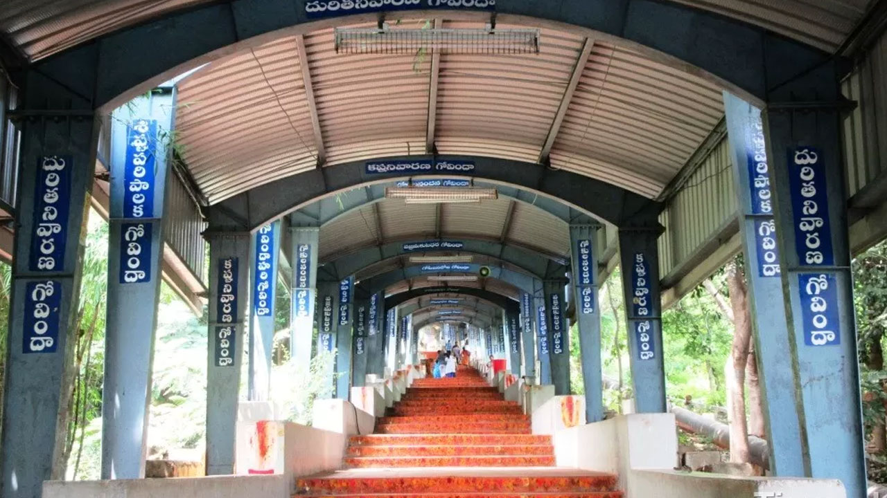 Tirumala | తిరుమ‌ల శ్రీవారి మెట్టు మార్గంలో గుండెపోటుతో భక్తుడు మృతి..