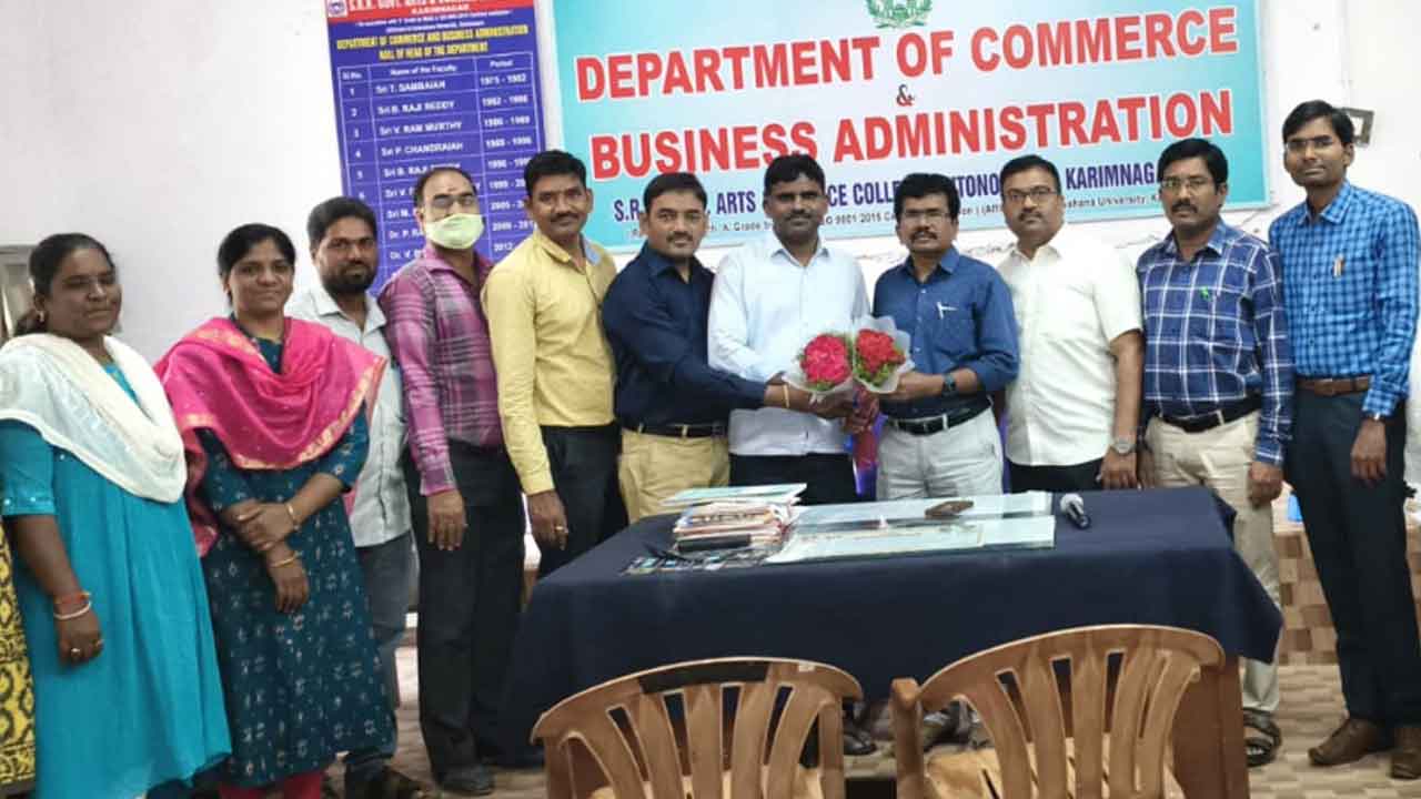 karimnagar | కామర్స్ విద్యార్థులకు అపార ఉపాధి అవకాశాలు