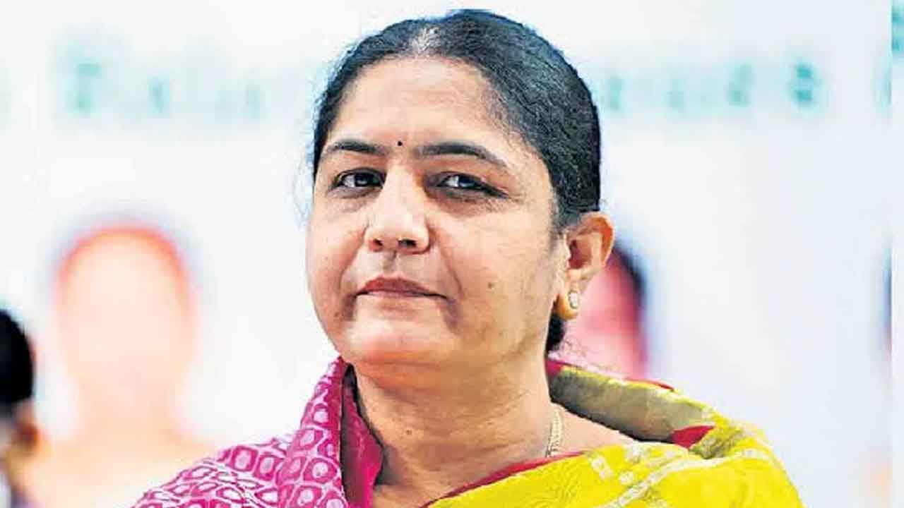 Sunitha laxma Reddy | పోలీసుల పహారాలో డంప్ యార్డ్ నిర్మాణం సిగ్గుచేటు : సునితాలక్ష్మారెడ్డి