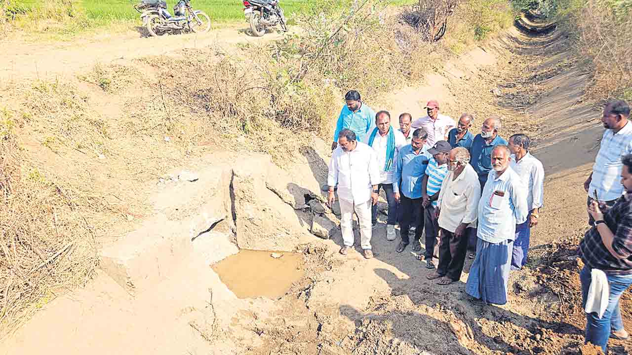 శ్రీరాములపల్లి రైతులకు ఎల్లంపల్లి నీటిని అందించాలి