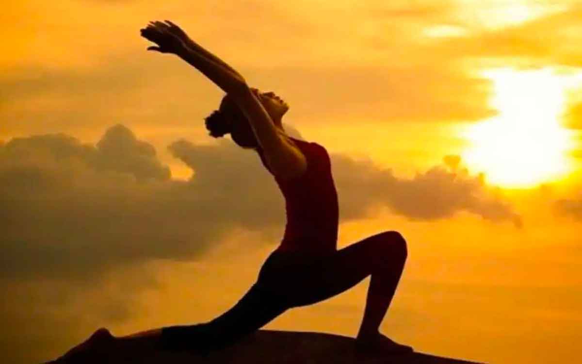 Surya Namaskar | సూర్య న‌మ‌స్కారాల‌ను త‌క్కువ అంచనా వేయ‌కండి.. రోజూ వీటిని చేస్తే ఎన్ని లాభాలు ఉంటాయో తెలుసా..?