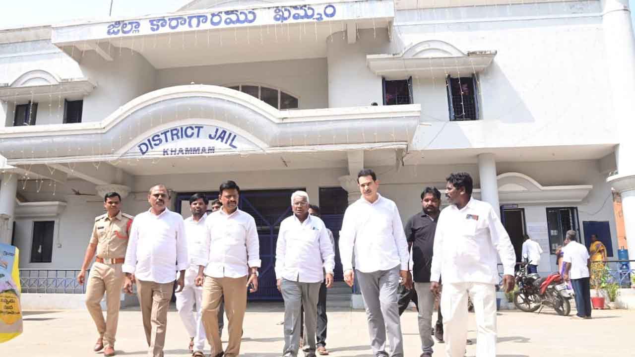 కేసులకు బెదిరేది లేదు..