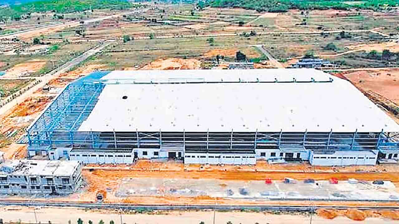 సిరిసిల్లలో మరో దుస్తుల పరిశ్రమ సిద్ధం