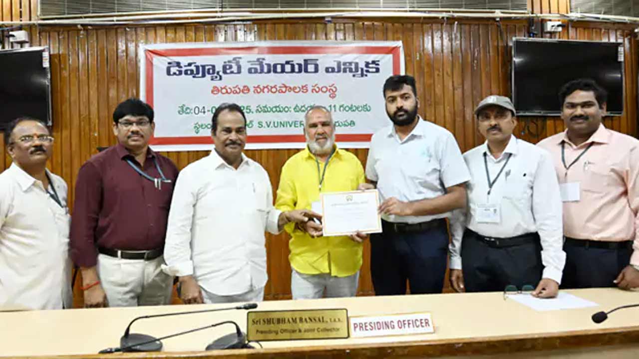 Tirupati | తిరుపతి డిప్యూటీ మేయర్‌ ఎన్నిక తర్వాత ట్విస్ట్‌.. భూమన కాళ్లు పట్టుకున్న వైసీపీ కార్పొరేటర్లు!