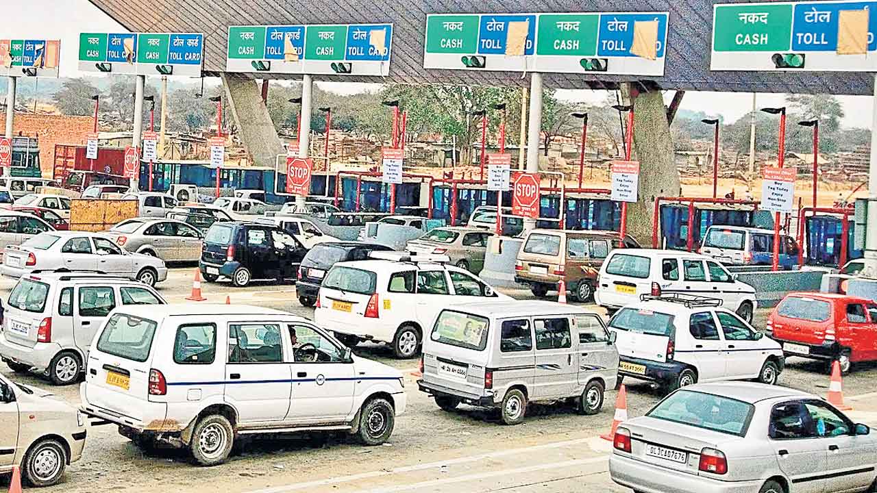 త్వరలో టోల్‌ ట్యాక్స్‌ స్మార్ట్‌ కార్డులు