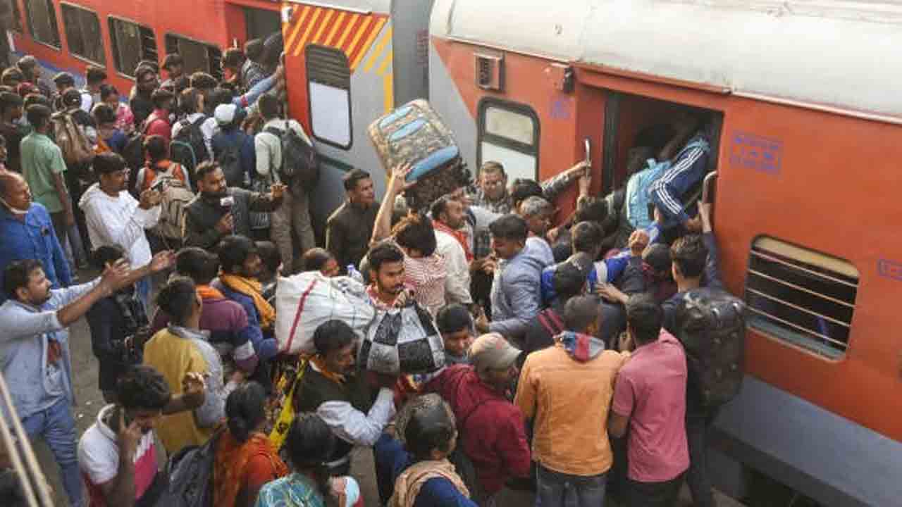 Bihar | టికెట్లు లేకుండా ప్రయాణానికి మోదీ అనుమతిచ్చారు.. బీహారీ మహిళల సమాధానంతో కంగుతిన్న రైల్వే అధికారి