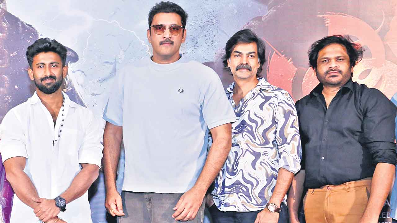 భారతీయ సూపర్‌ హీరో త్రికాల