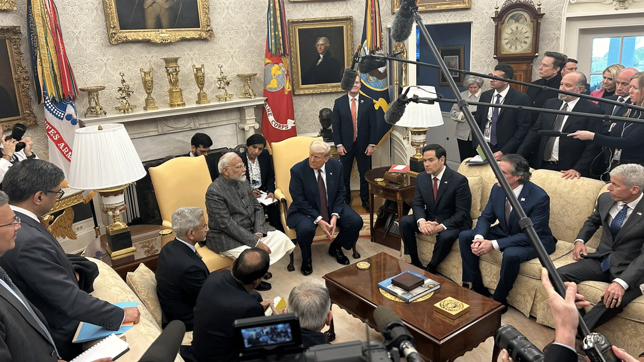 White House: మోదీ, ట్రంప్ ప్రెస్ కాన్ఫ‌రెన్స్‌.. జ‌ర్న‌లిస్టును అడ్డుకున్న వైట్‌హౌజ్‌