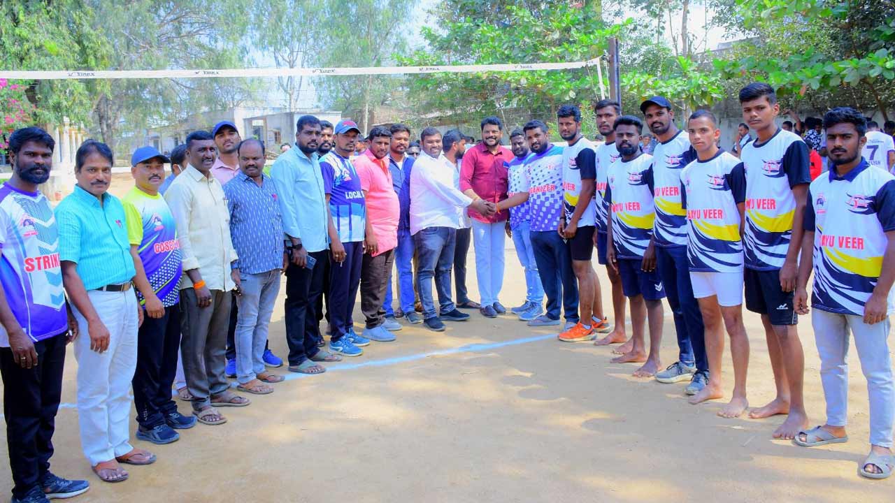 క్రీడాకారులు అంతర్జాతీయ స్థాయిలో రాణించాలి : వగ్గు మహేశ్‌