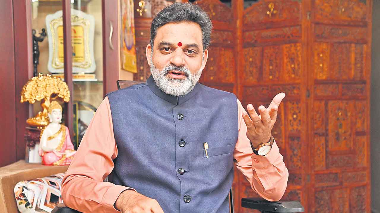 Vakulabharanam Krishna Mohan Rao | కులగణనలో కాంగ్రెస్‌ కుట్ర.. అశాస్త్రీయ సర్వే ఎంతమాత్రమూ చెల్లదు: బీసీ కమిషన్‌ మాజీ చైర్మన్‌