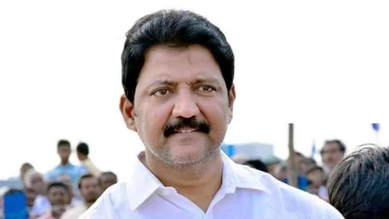 Vallabhaneni Vamsi | వైసీపీ నేత వల్లభనేని వంశీ అరెస్టు.. రాయదుర్గం పోలీసుల సహకారంతో అదుపులోకి!