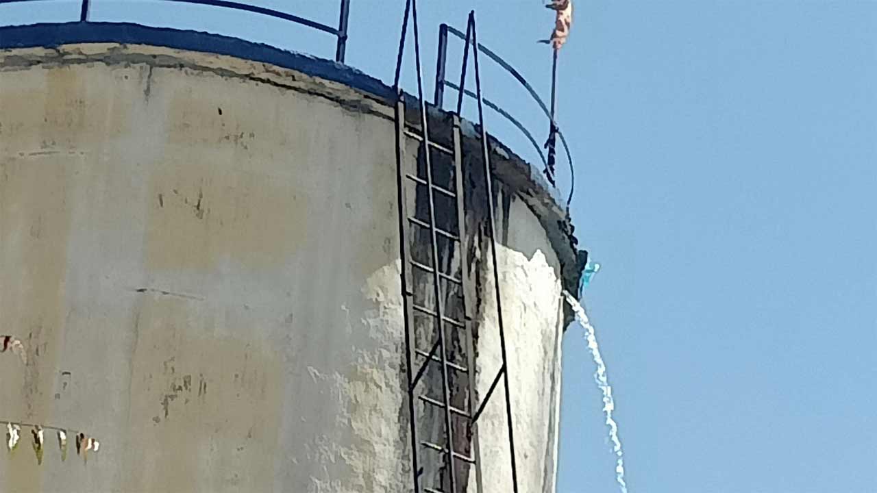 Water Problem | ప్రతిరోజూ వృథాగా పోతున్న నీరు.. ఫిర్యాదు చేసినా పట్టించుకోని అధికారులు