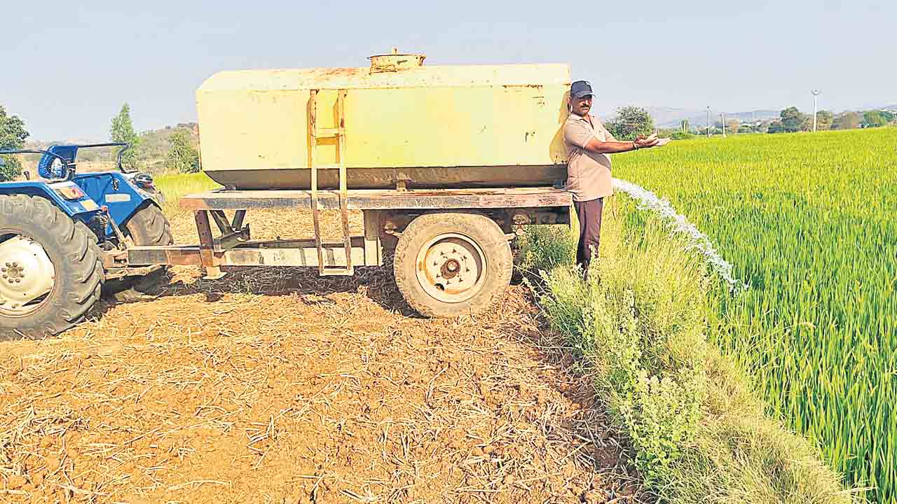 సాగుకు ట్యాంకర్‌ నీరే దిక్కు