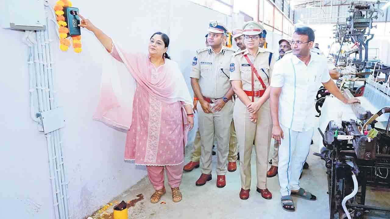 ఖైదీలకు పునరావాసం కల్పించడానికే..