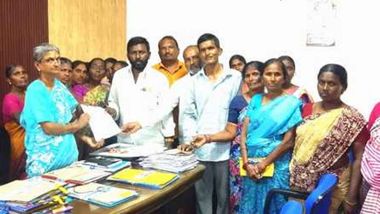 Scavengers wages | స్కావెంజర్ల వేతనాలు వెంటనే చెల్లించాలి : చెన్నకేశవులు