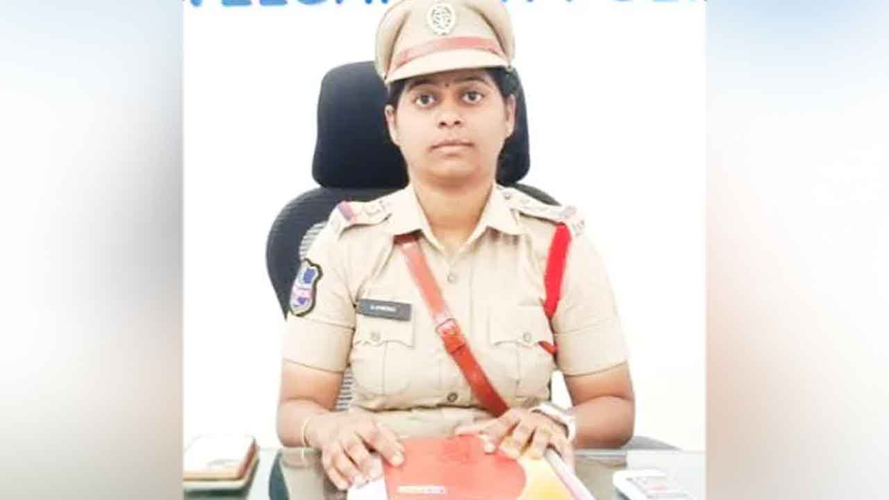 రోడ్డు ప్రమాదంలో ఎస్‌ఐ సహా మరొకరి దుర్మరణం