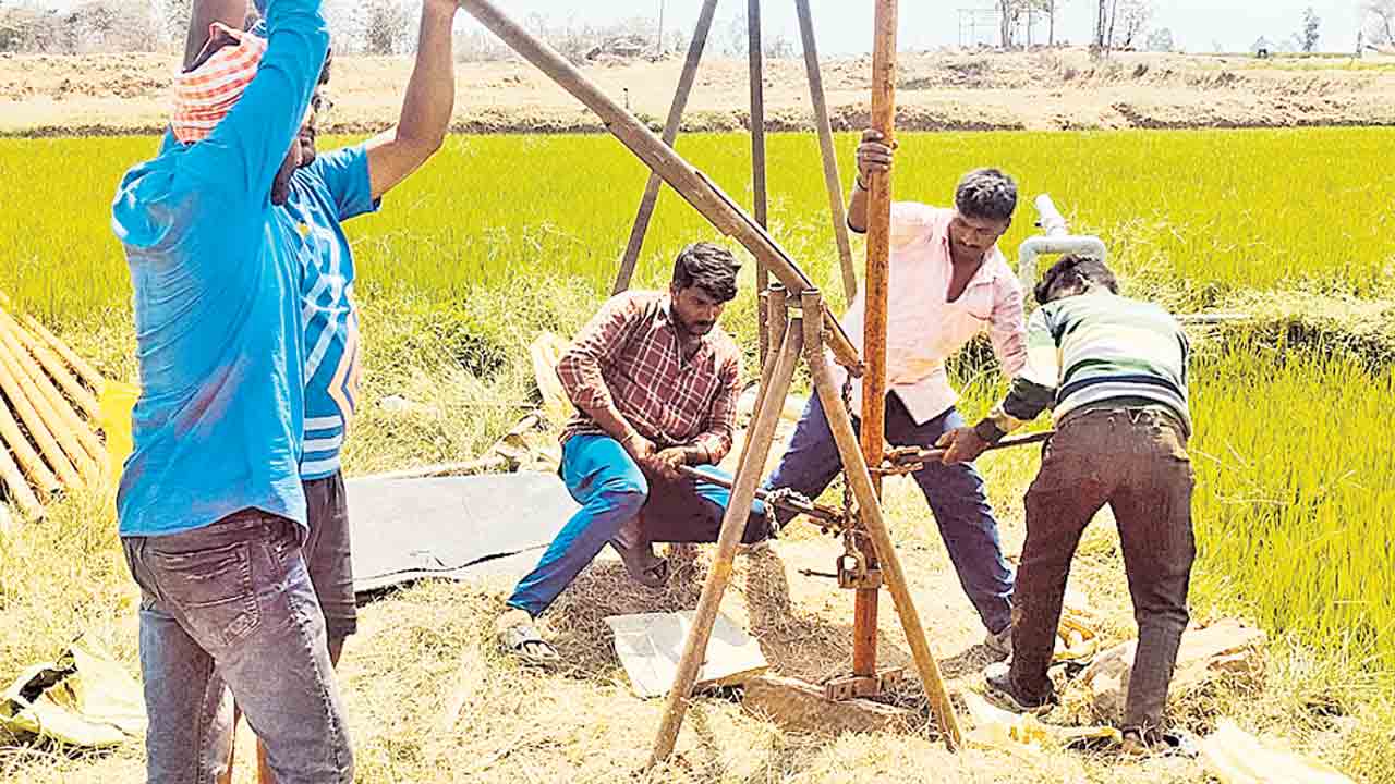 అస్తవ్యస్త కరెంట్‌తో కాలిపోతున్న మోటర్లు