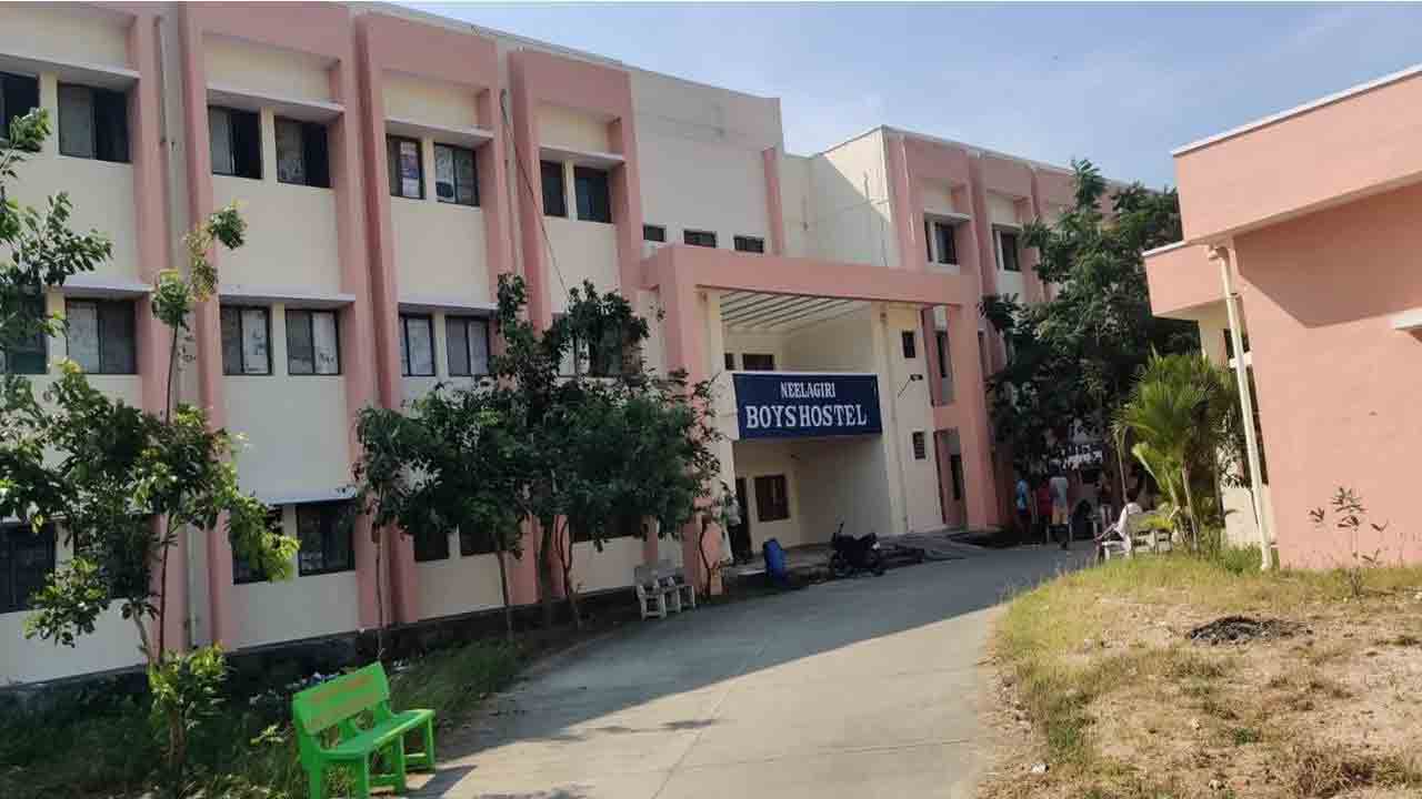 ఎంజీయూ విద్యార్థి హాస్టల్‌ ఆడ్మిషన్‌ రద్దు