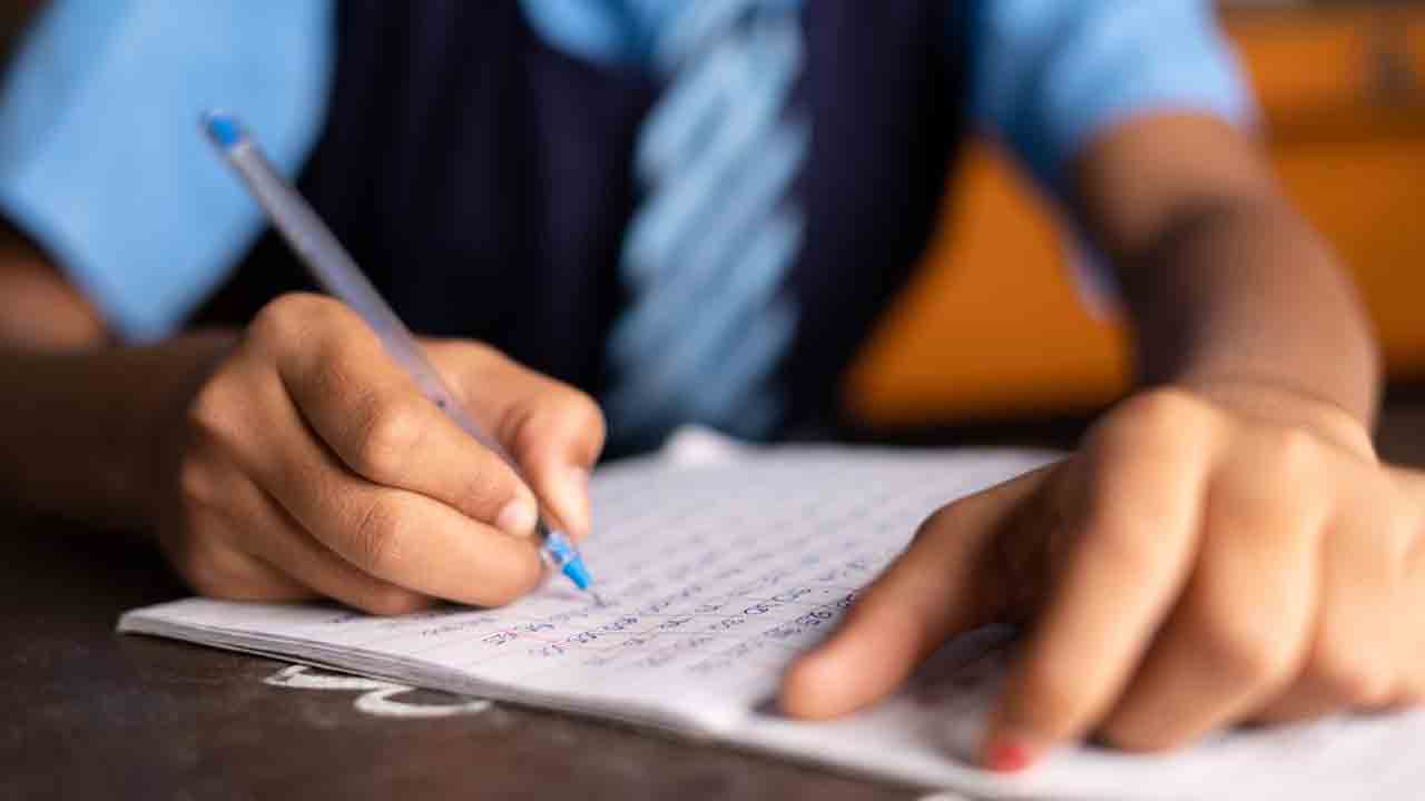 Wargal | పుట్టెడు దుఃఖంలోనూ పరీక్షకు.. తండ్రి మృతిచెందినా ఎగ్జామ్‌కు హాజరైన కుమారై