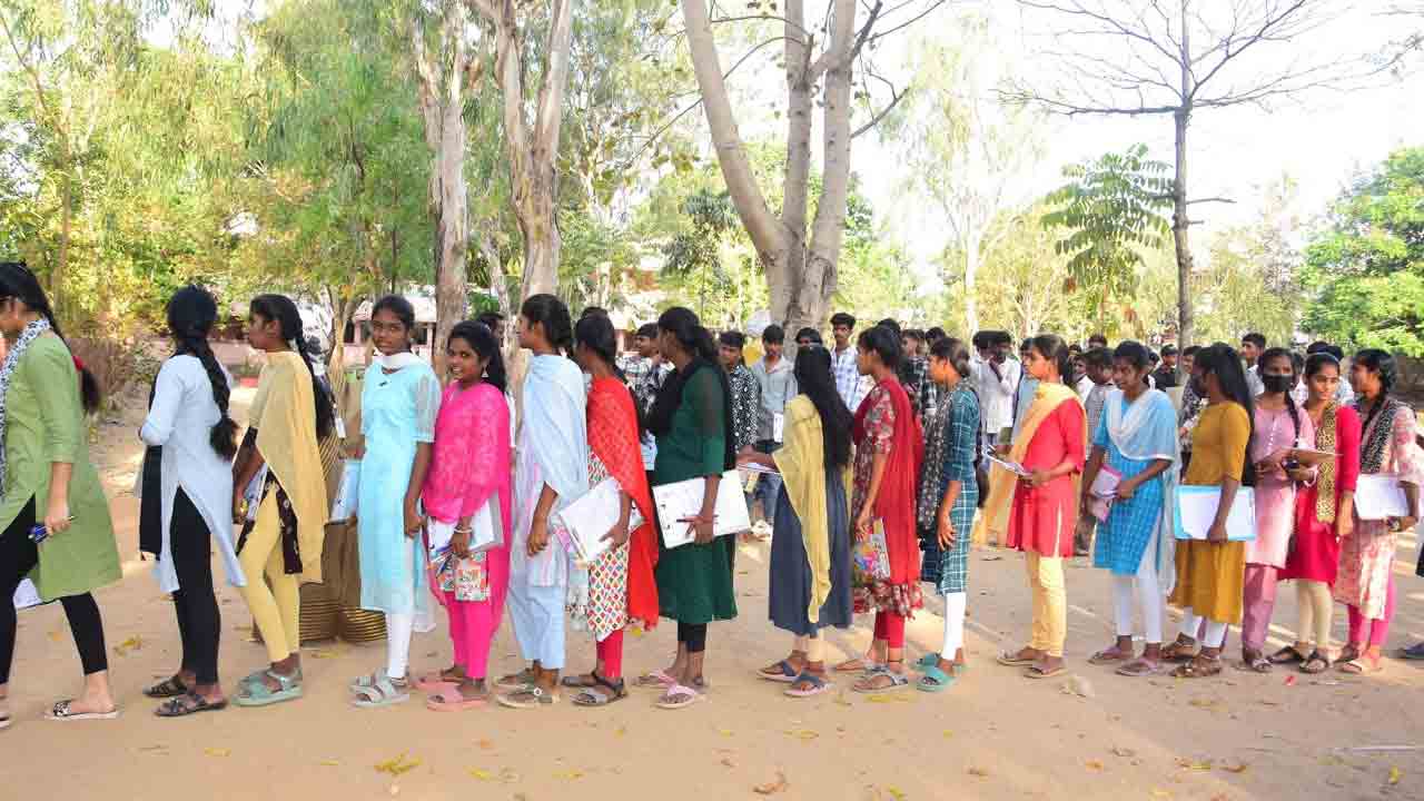 మొదటి రోజు సాఫీగా..