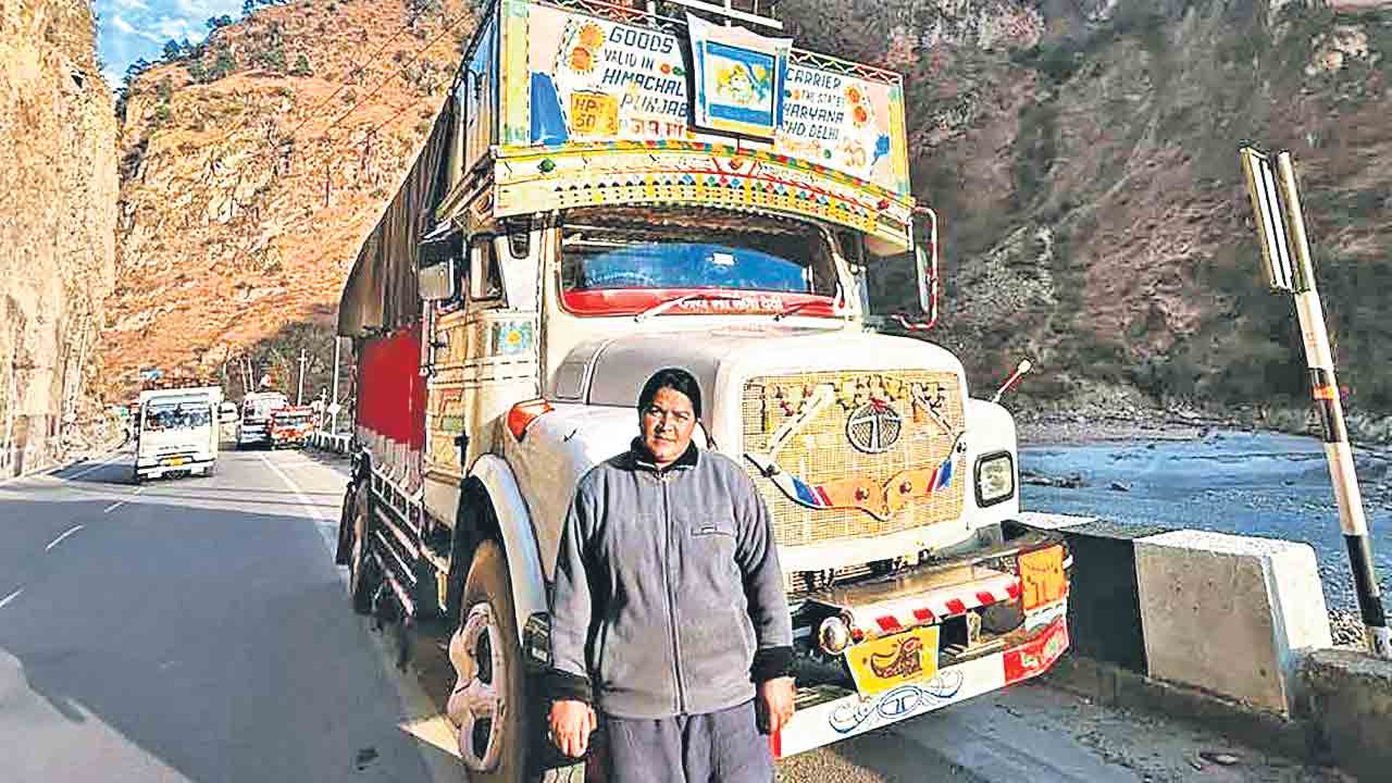 కుటుంబం కోసం లోడెత్తింది