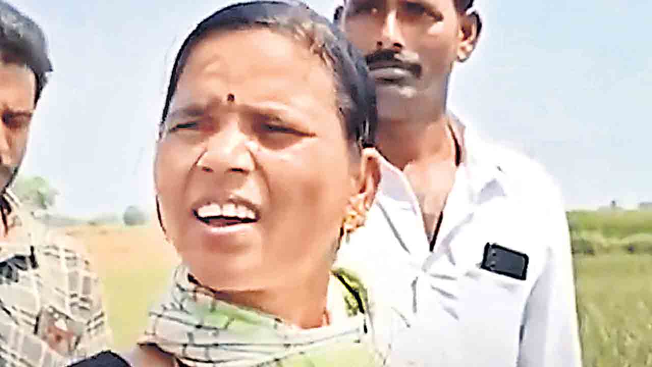 Warangal | దేవుడు పోయి.. దయ్యం వచ్చింది.. మహిళా రైతు ఆవేదన