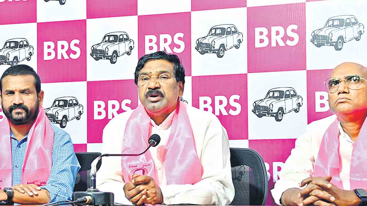 మాదిగలకు అనుకూలమని రేవంత్‌ నటన