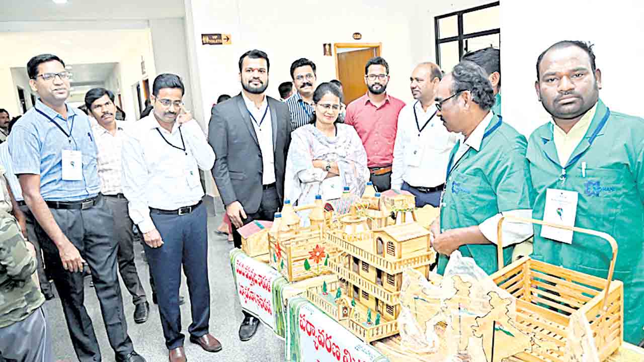 పక్షుల ప్రాముఖ్యతపై అవగాహన ఉండాలి