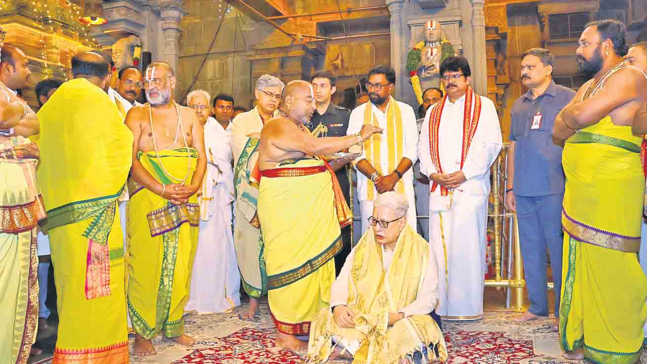 యాదగిరిగుట్టలో వైభవంగా చక్రతీర్థం