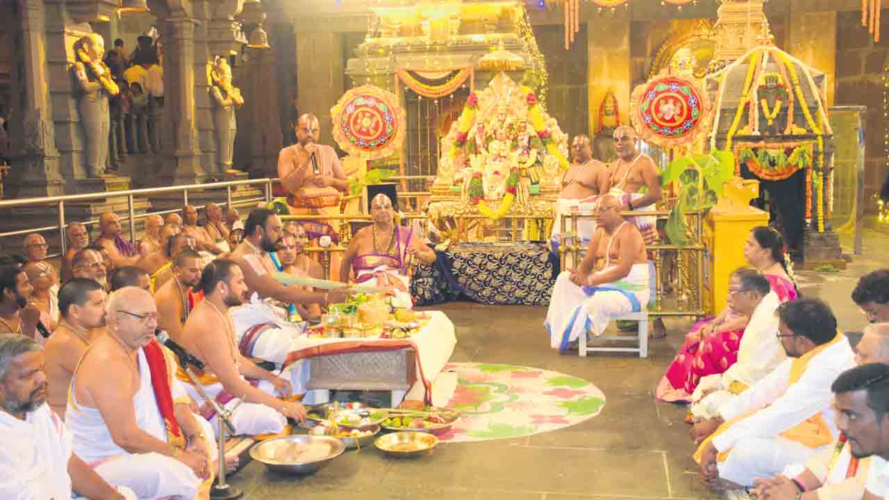 యాదగిరీశుడి బ్రహ్మోత్సవాలకు శ్రీకారం