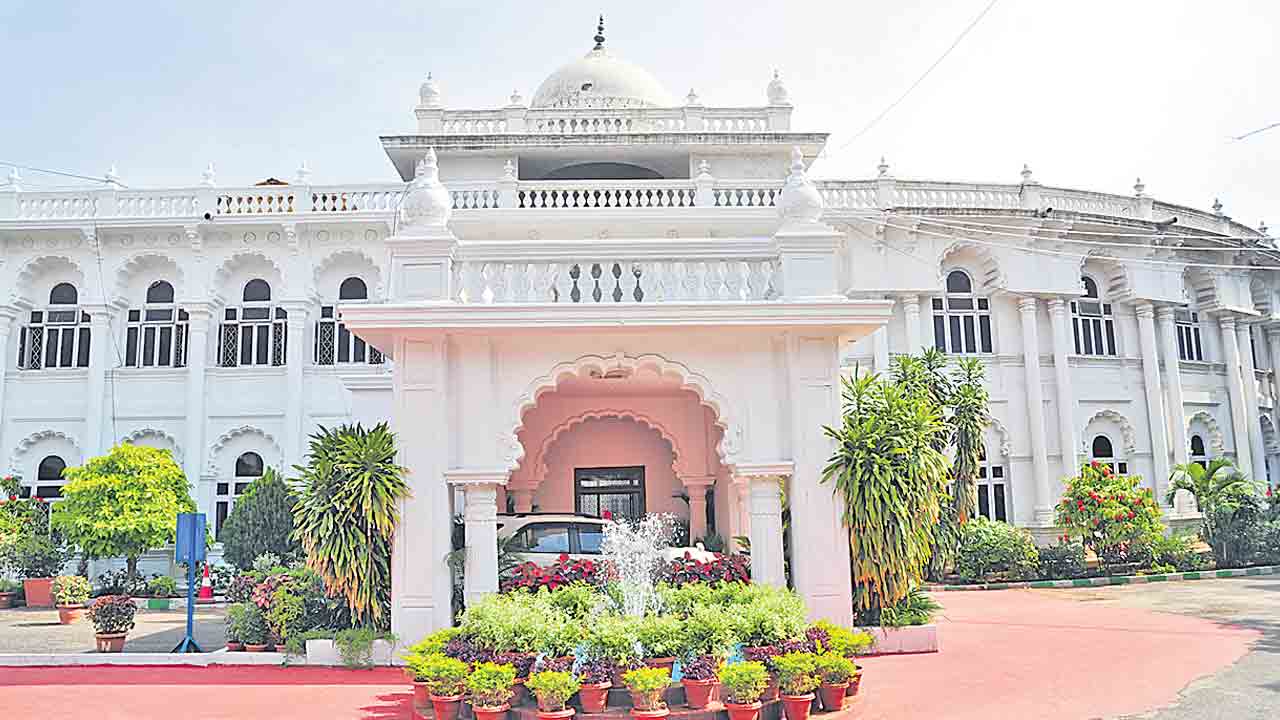 గౌరవ శాసనసభకు విన్నపం హోంగార్డుల వెతలు తీరేదెన్నడు?