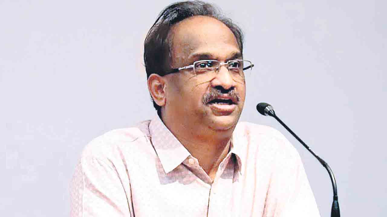 Professor K Nageshwar | స్థాయిని దిగజార్చుకుంటున్న సీఎం రేవంత్‌.. కేసీఆర్‌పై వ్యాఖ్యల్ని ఎవరూ హర్షించరు: ప్రొఫెసర్‌ కే నాగేశ్వర్‌