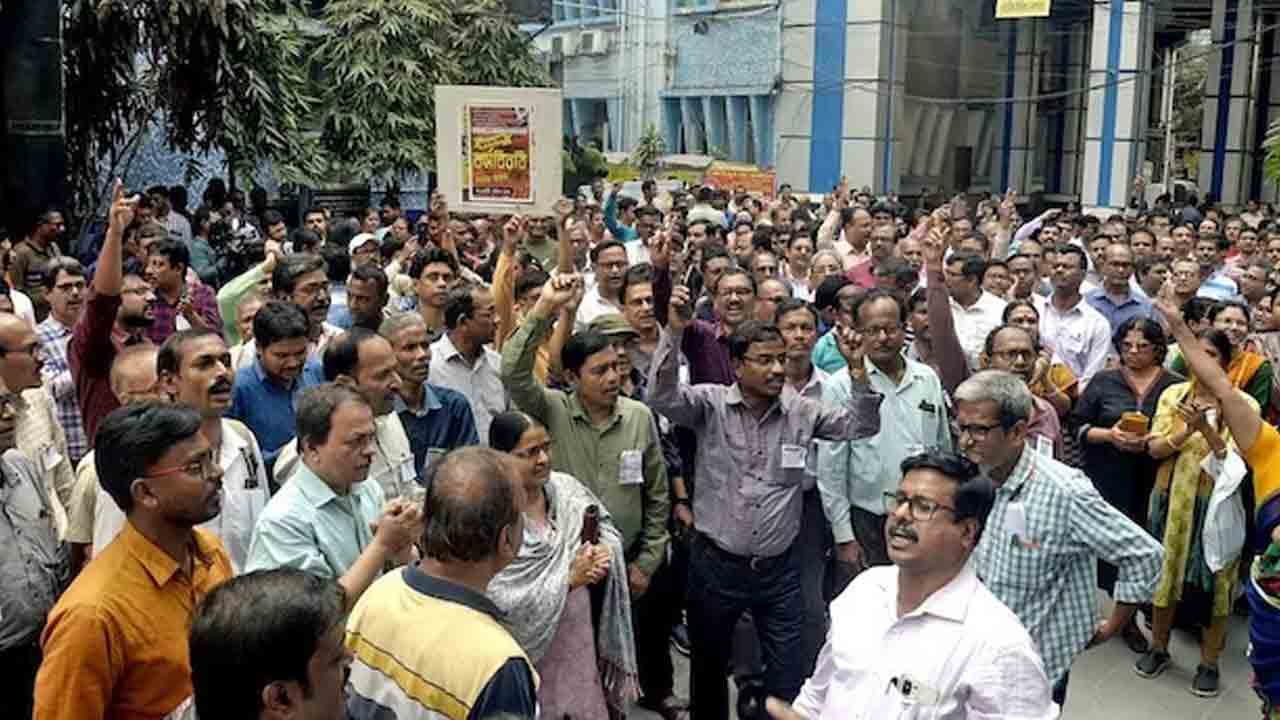 Congress Govt | పీఆర్సీ ఫట్‌.. డీఏలూ డౌటే.. ఉద్యోగుల ఆశలపై సర్కారు నీళ్లు!