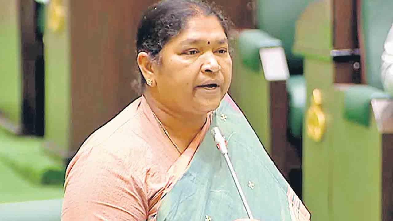 Videshi Vidya Scheme | ప్రశ్న ఒకటి.. జవాబు మరొకటి..! విదేశీ విద్యాపథకం అప్లికేషన్ల అప్‌డేట్‌పై మంత్రి సీతక్క వింత సమాధానం..!