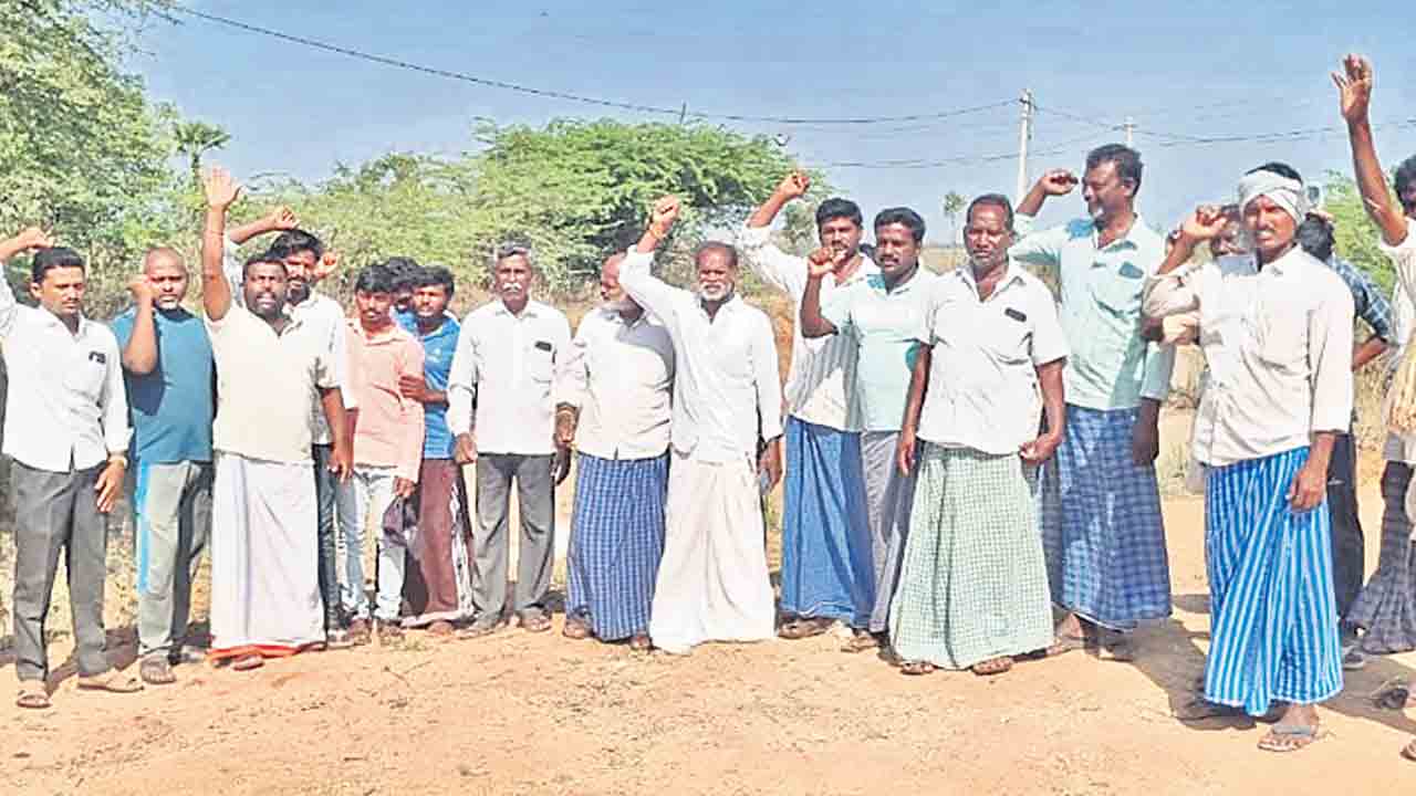 నీళ్ల కోసం అన్నదాతల ఆందోళన