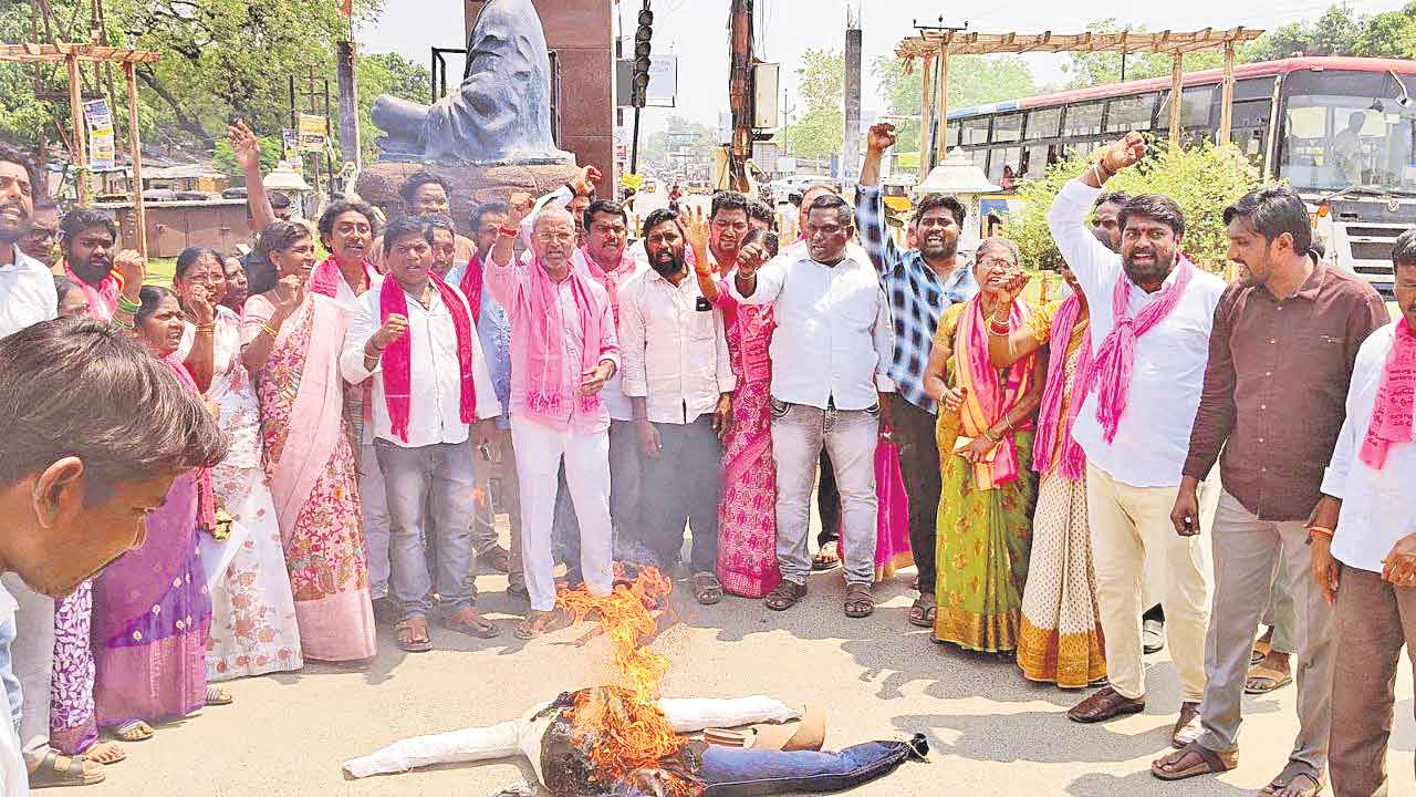 కక్షతోనే కాళేశ్వరాన్ని ఎండబెట్టిన్రు