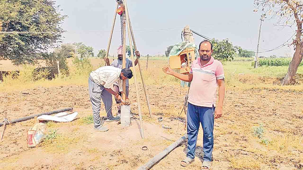 మోటర్లు కాలిపోతున్నయ్‌..