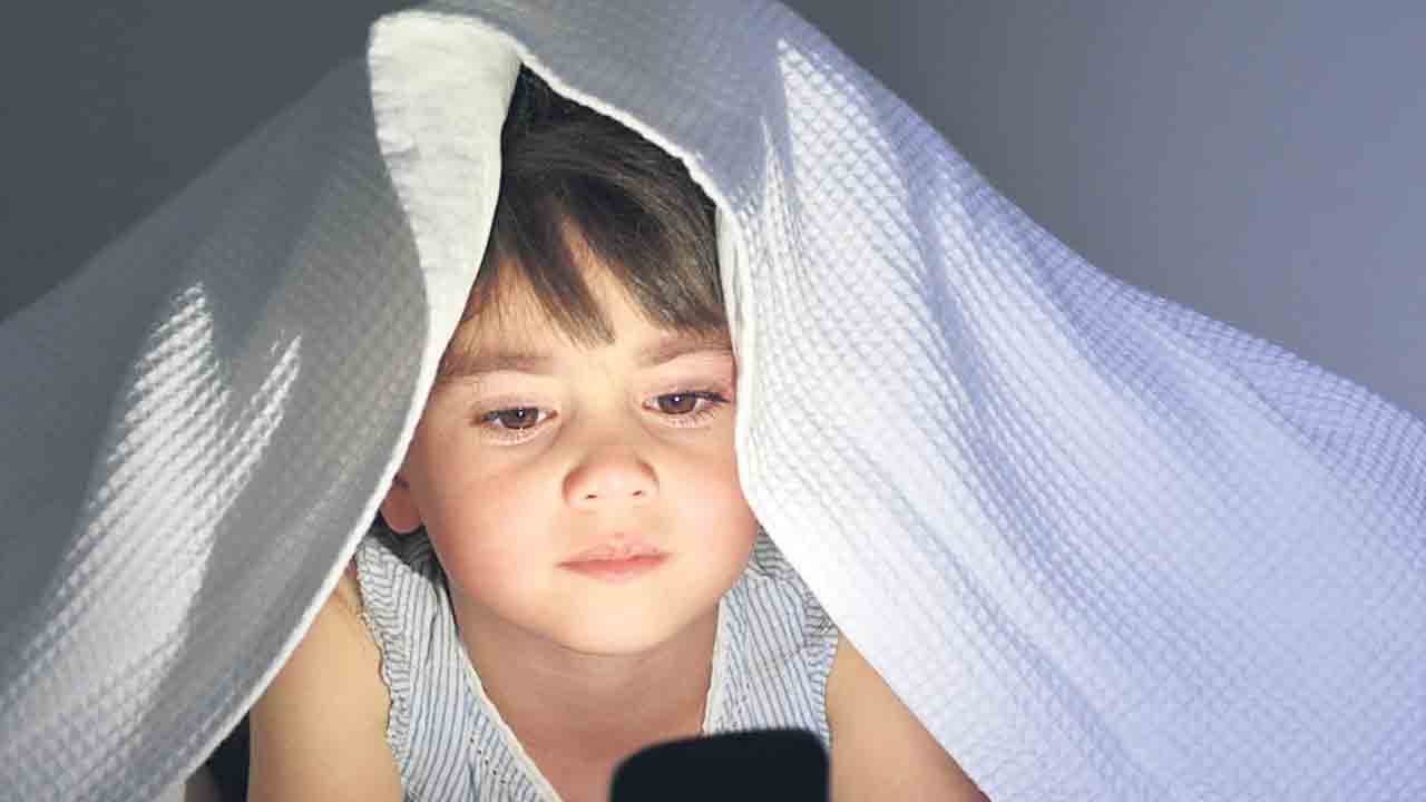 చిక్కుల్లో చిన్నారి కళ్లు