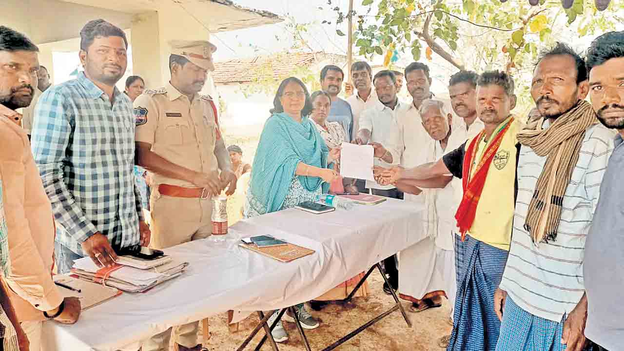 గ్రీన్ఫీల్డ్ రోడ్డుకు భూములిచ్చేది లేదు