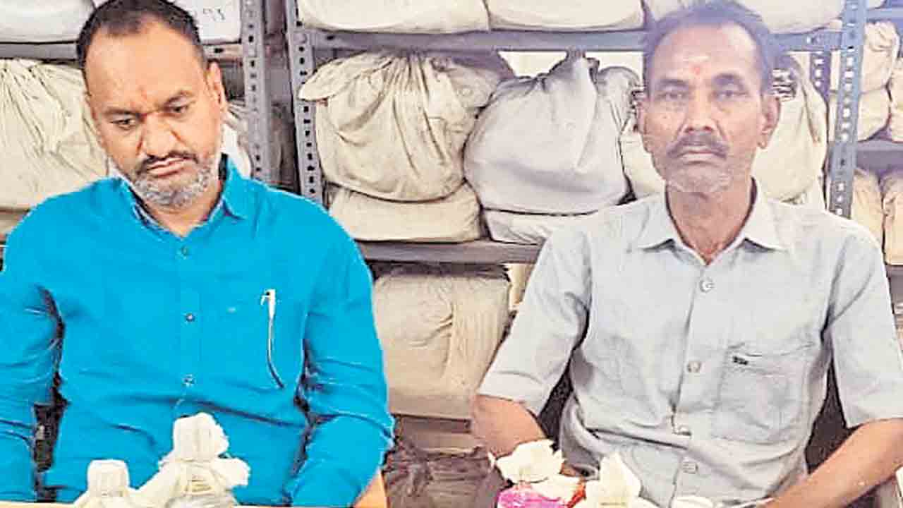 రిజిస్ట్రార్ ఆఫీస్లో ఏసీబీ దాడుల కలకలం