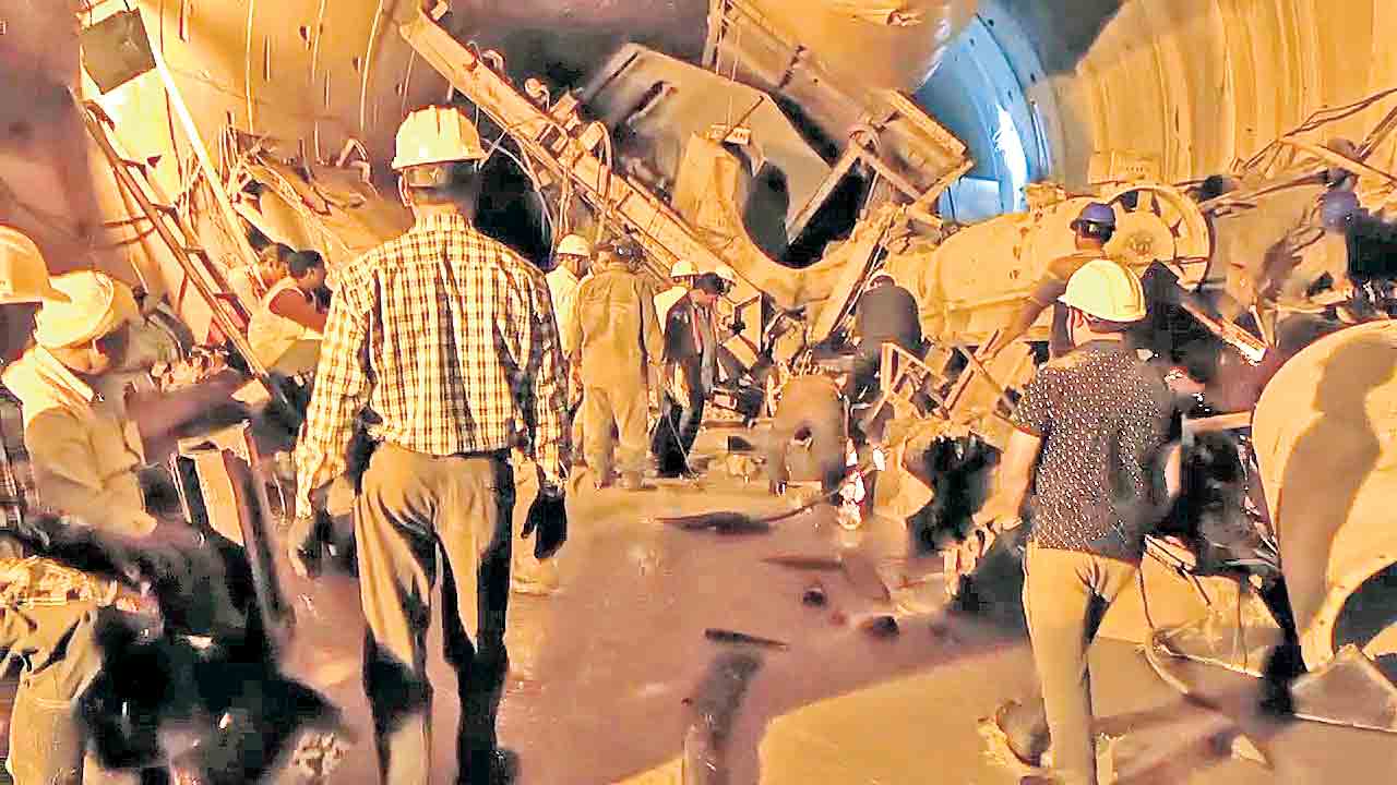 SLBC Tunnel | తొలగిన టీబీఎం అడ్డంకి.. టన్నెల్‌ వద్ద కనిపించని ప్రభుత్వ పెద్దల హడావుడి