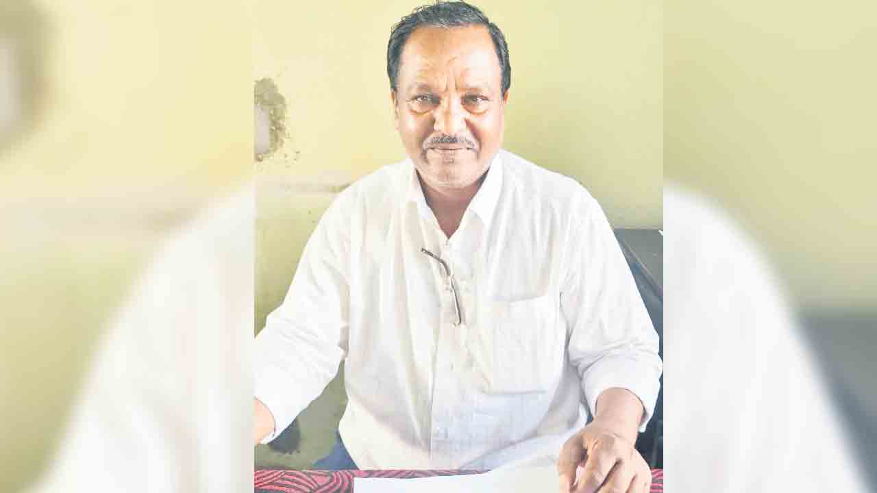 గంట ముందుగానే కేంద్రాలకు రావాలి