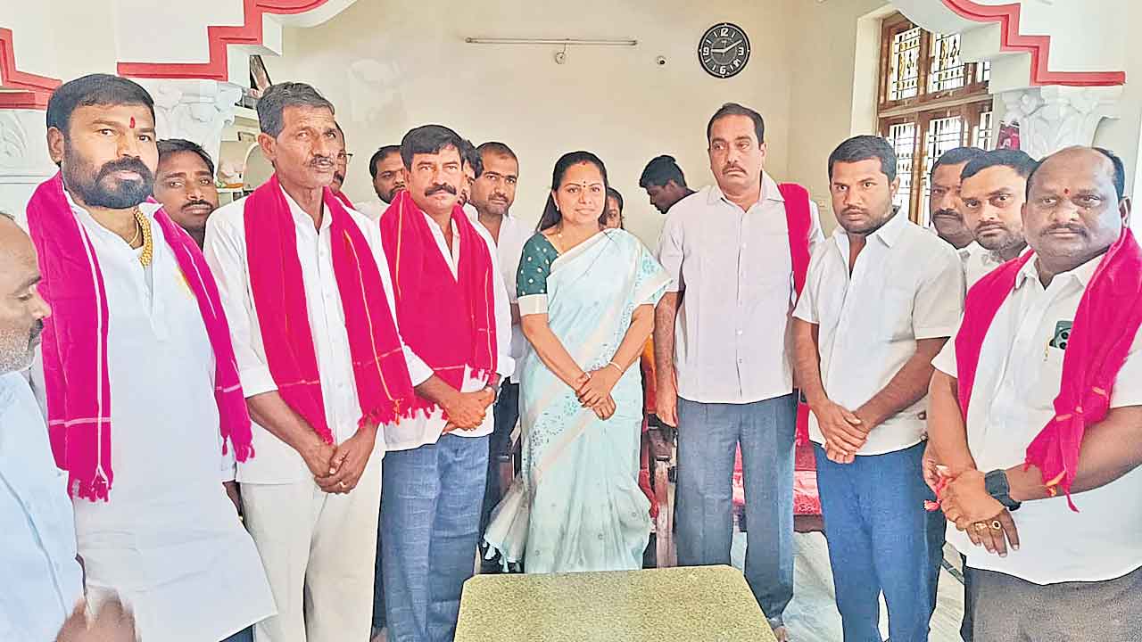 బీఆర్‌ఎస్‌ నేతపై కాంగ్రెస్‌ దాడి