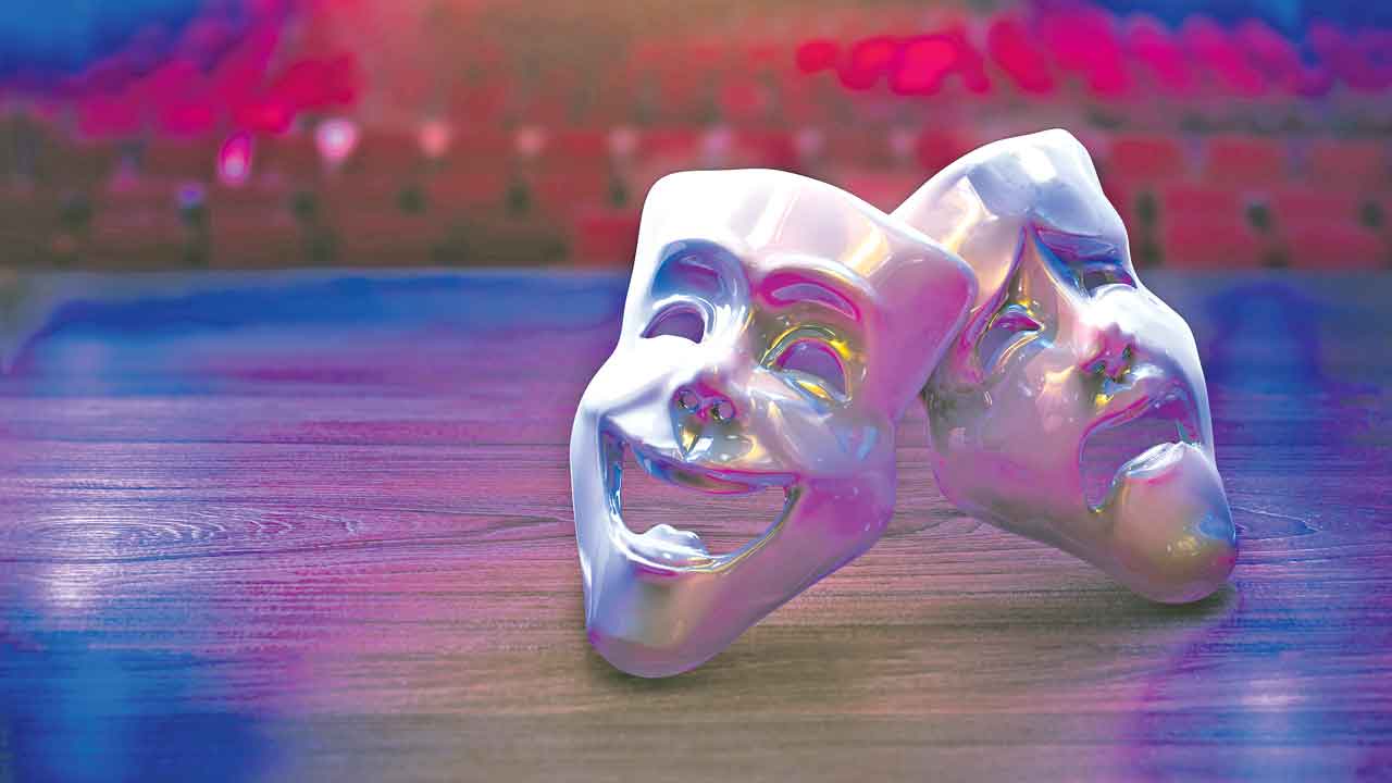 నాటక సజీవ సచేతనమే రంగవీక్షణం