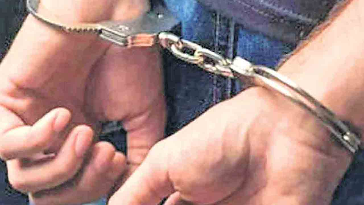 జంట హత్యల కేసుల నిందితుడు అరెస్టు!